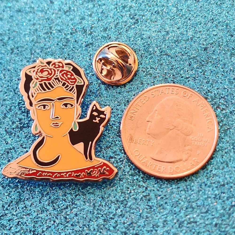 Mexican Artist Frida Kahlo Black Cat On Shoulder Hard Enamel Pin - Picture 2 of 3
